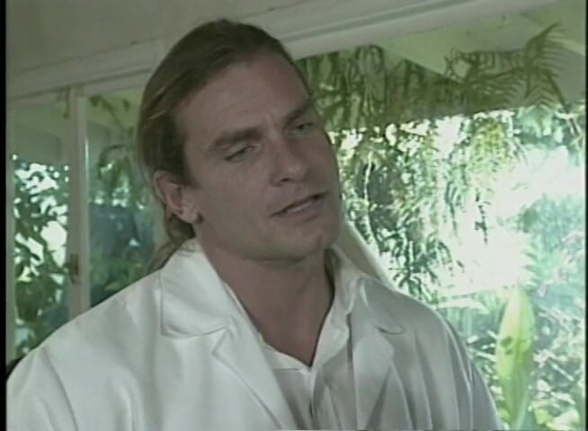 Super Babes: Casal de loiras brilhantes estão chupando pau por turno e...