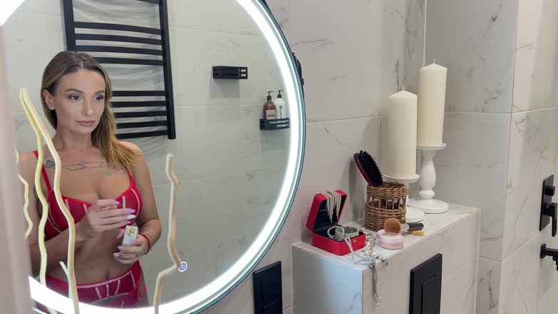 Mary Frost: Kongkek bilik air dan creampie pepek