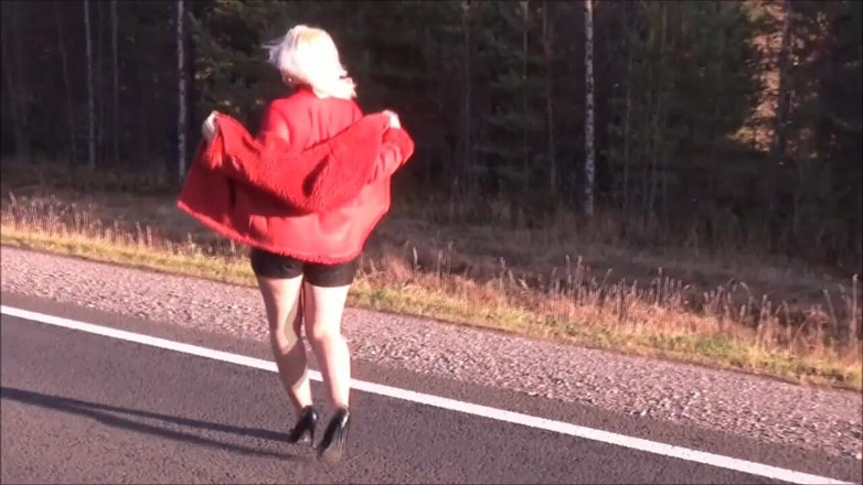 Nylon-Heels: Моя походка в кожаных шортах
