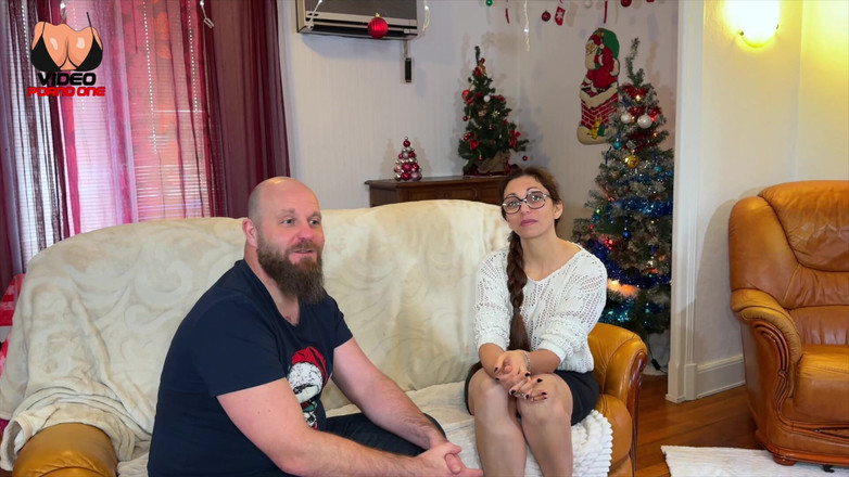 Video Porno One: Questa matrigna ha bisogno del suo cazzo risolto per avere...