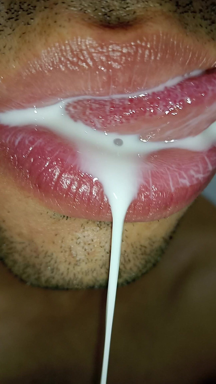 Rey rey: Aku suka muncrat di mulutku, lidah panjang lidah, ciuman, six...