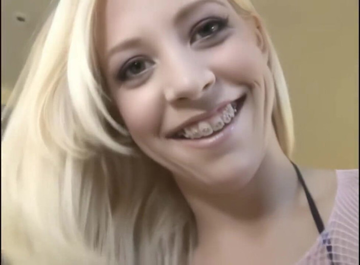Black Monstercock Force: Una piccola bionda di 18 anni viene distrutta da un enorme...