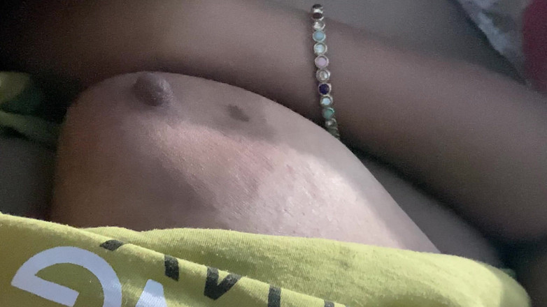 Ritu Bhabhi: Ik zag net de borsten van mijn stiefzus - ze zijn...