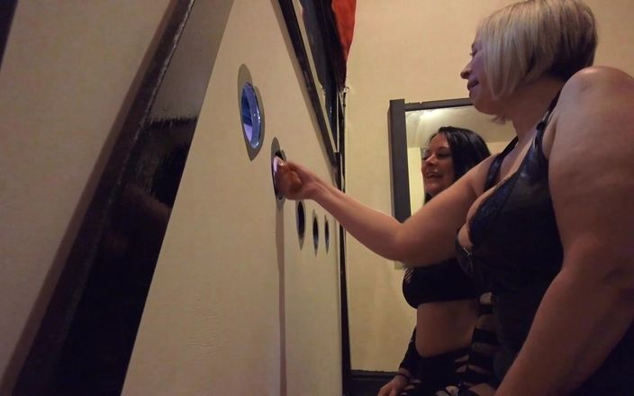 Cheyenne Rose 80: Elle suce une bite d’un inconnu dans un glory hole