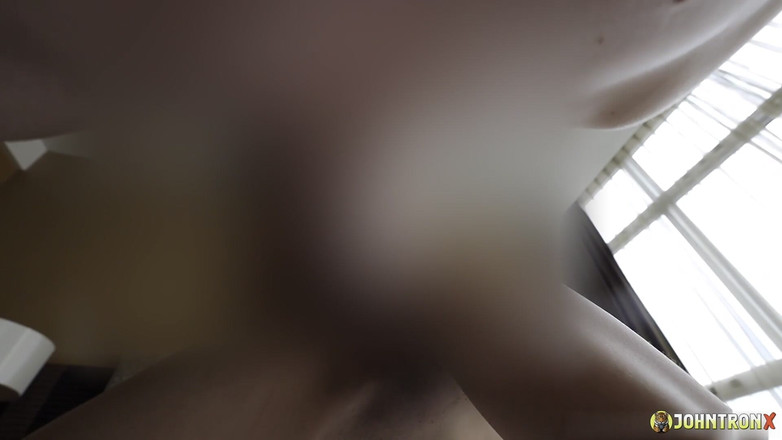 John Tron X: Johntronx - tvrdé šukání s nádhernou thajskou amatérkou, které skončilo creampie
