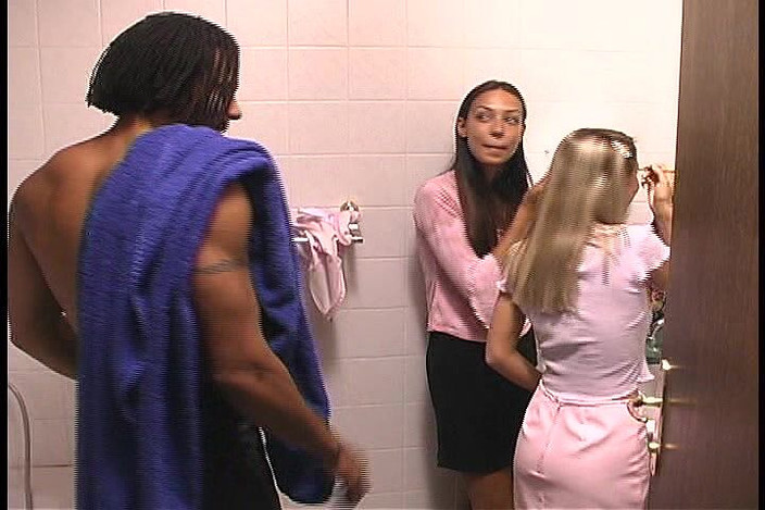 Outdoor pervs: Jock fode duas meninas brancas no dormitório da faculdade