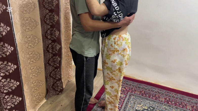 Roben: Due amanti fanno sesso vicino alla finestra