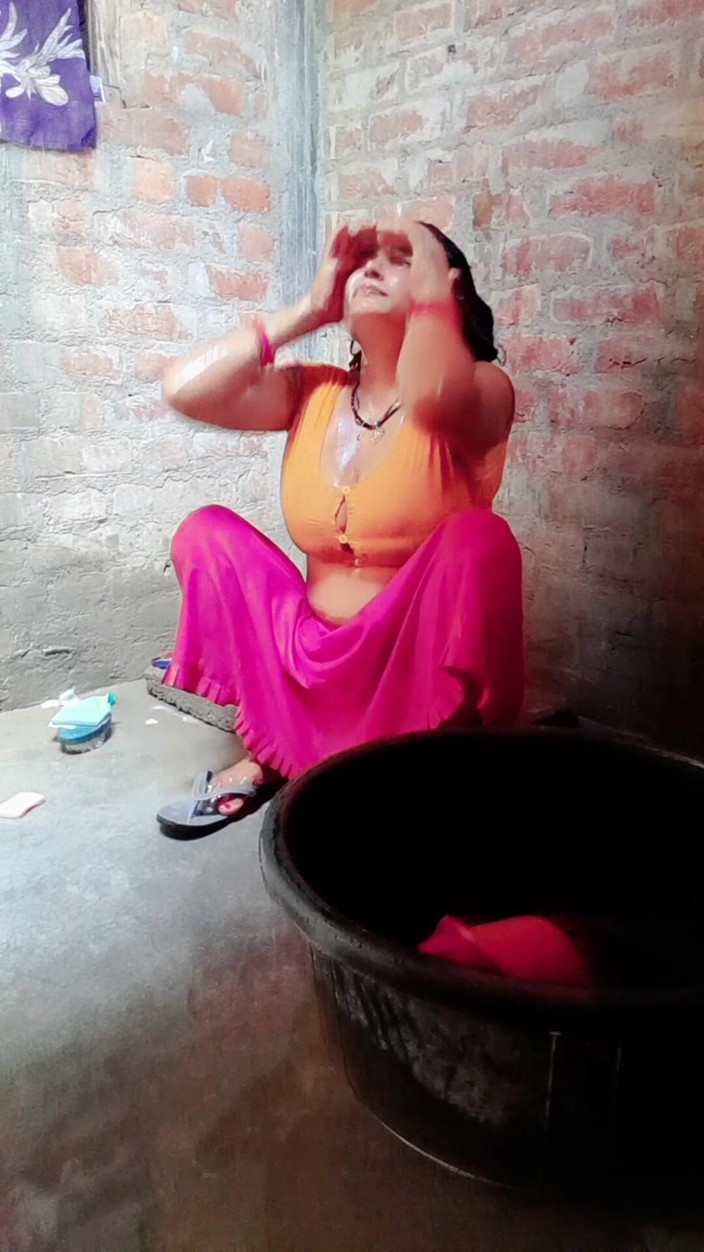 Renudbf: Desi bhabhi dusche im badezimmer, dicke möpse, dicker arsch