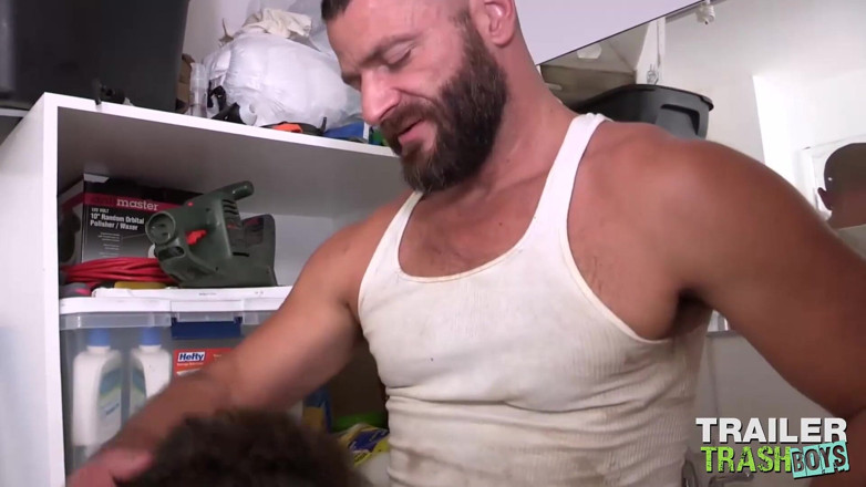 Trailer Trash Boys: TRAILERTRASHBOYS - die bärtige Jake morgan raw reitet massiven schwanz