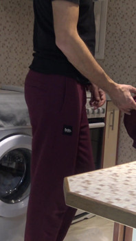 Mama vitregă în bucătărie a spus nici un sex! - Îi permite fiului vitreg doar masturbare și ejaculare pe curul ei gras