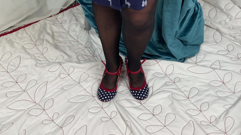 Mr MF: Місіс зрілі ноги роздягаються до він баск