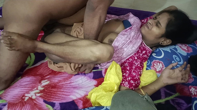 Easypron: Горячие девушки дези занимаются сексом дома