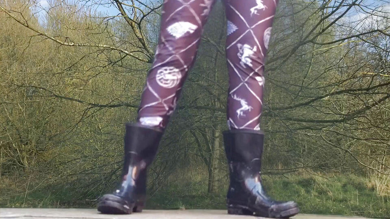 Ari Kajira: Wellies boot foot fetiš woods
