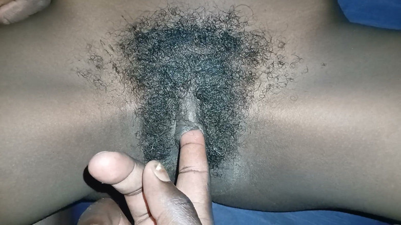 Lezzycum: 18+ flicka som sprider låren för att bli knull av...