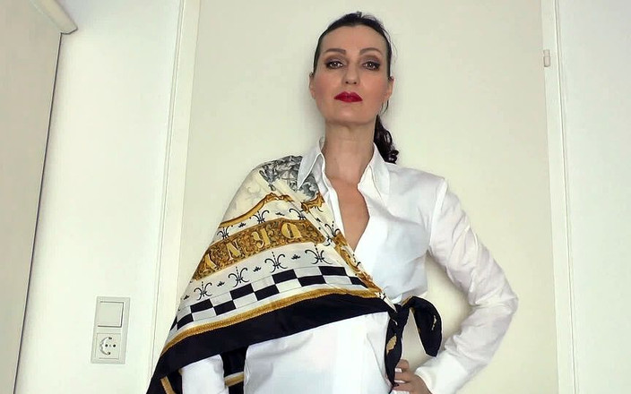 Lady Victoria Valente: Masturbacja sukienna i jedzenie spermy