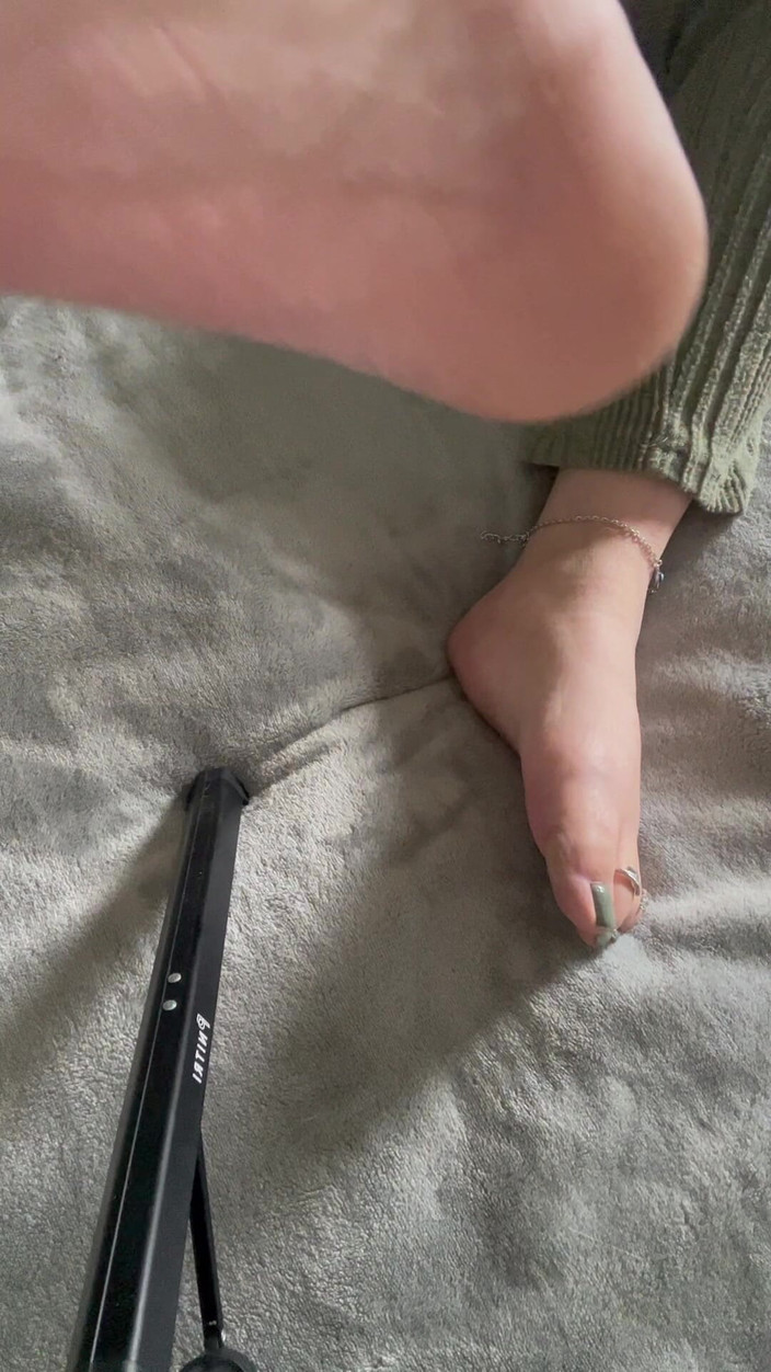 Maitresse Clara: 8 Minuten reines Glücks vor meinen schönen Füßen