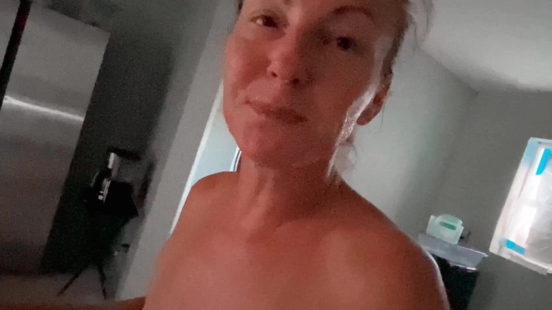 Farmers Wifey: Sika królowa spłyci mocz z blatu kuchennego