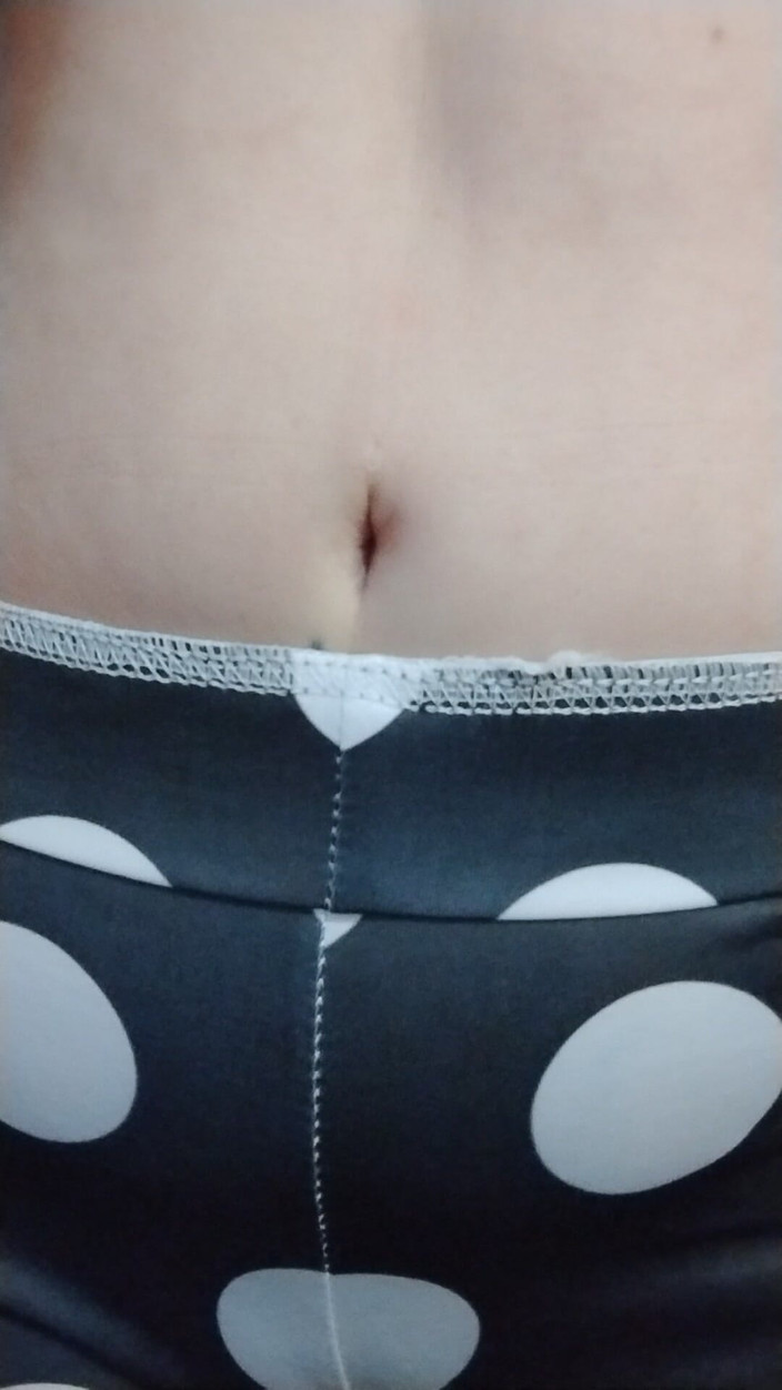 Abby Anna: Belly Button Play Time Digging Picking