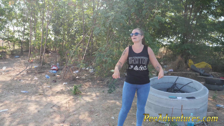 Pee Adventures: Mijando em seus jeans enquanto exercita ao ar livre