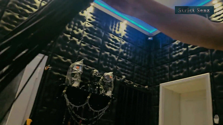 Strict Senz: Sheela Sinner Długie Paznokcie Naoliwione Ciało Łaskotanie Bondage Na Stojaku Część 2