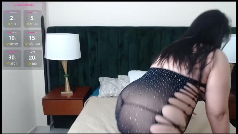 Kira Geiner: 私は成熟した人間で、自分のP4で大きな尻に犯されるのが好きです