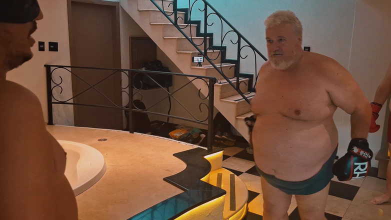 Punchbagplz: Zwei riesen gegen einen jobber - der unfaire kampf (2x1)