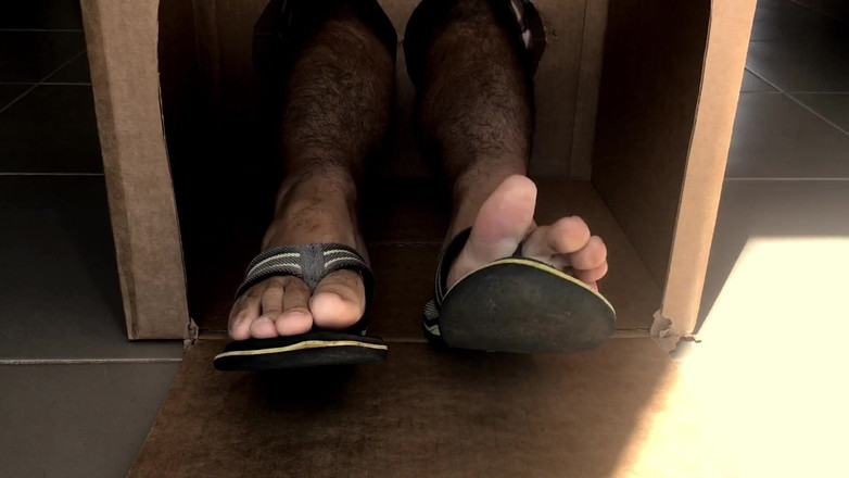 Manlyfoot: 男性の足フェチアドベントカレンダーあなたの友人氏男らしい足19日目