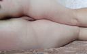 Amateur wet babe: Heiße MILF mit großem weißem arsch masturbiert solo - Tolle solo-masturbation...