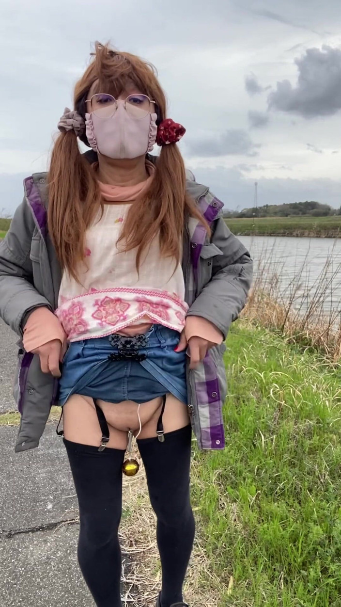 megu2002: No. 184: Playing with My Bare Butt on the Riverbank