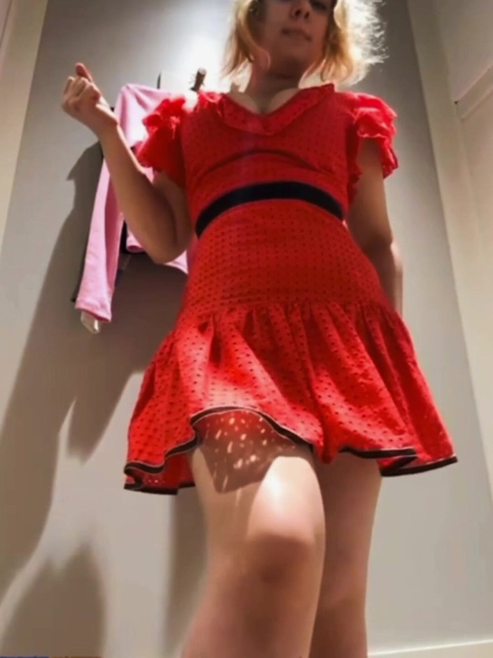 JuiceLussie: Extreme Anal Fingering in Fitting Room