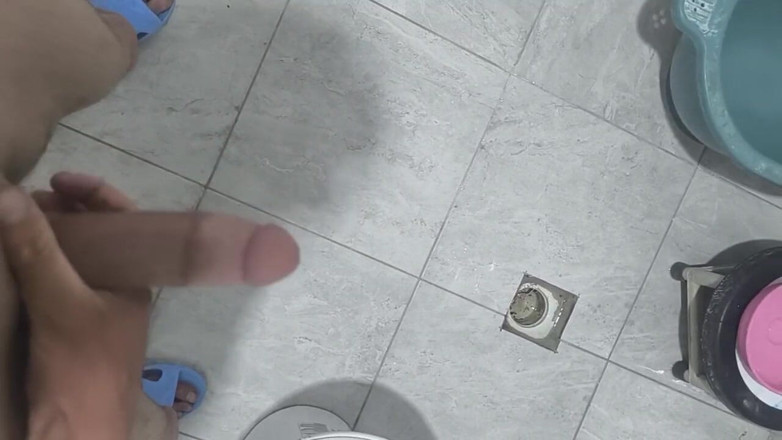 bigcook: Turkish Teenager Couldn't Control Himself in the Bathroom