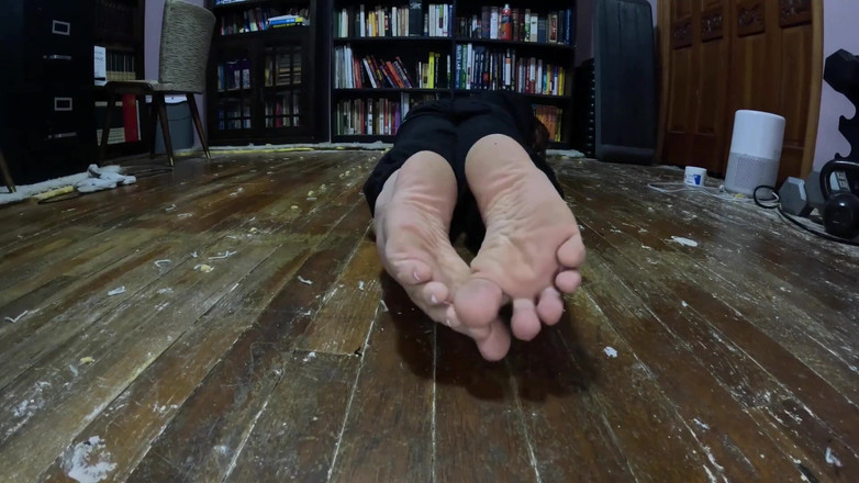 Mr Dimples: मास्टर आपको अपने तलवों पर वीर्य निकालता है - पैर हिलाने के निर्देश