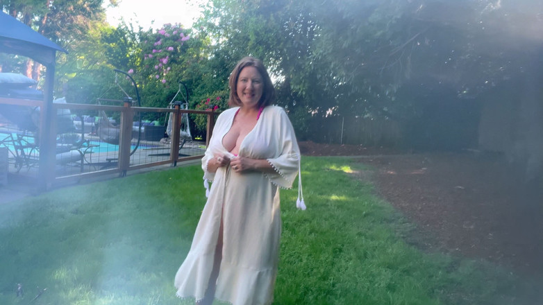 RedGemi: Nahá v bazénu - Vlastní žádost