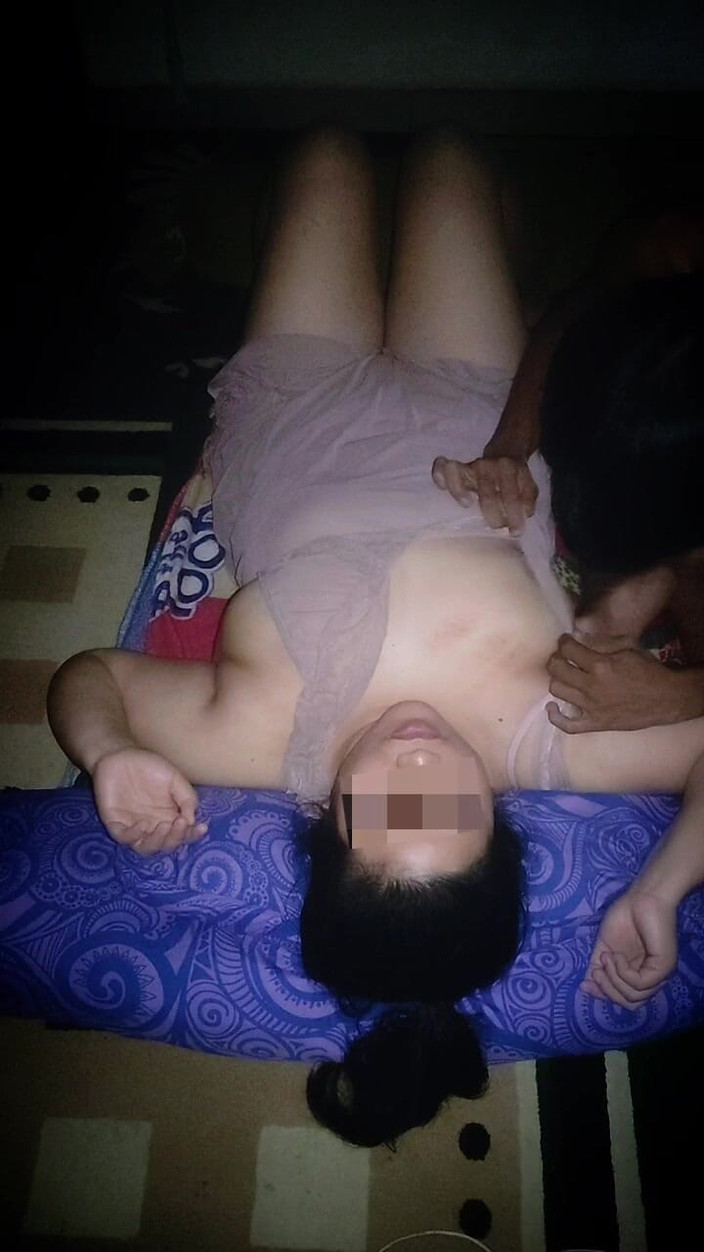 my_wife_chubby: Tubuhku Sudah Lama Tidak Di Sentuh. Membuat Puting Ku Sangat...