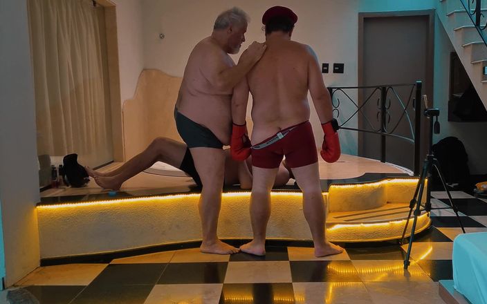 Combat and fetish: Hai gã khổng lồ vs một người giúp việc - cuộc...