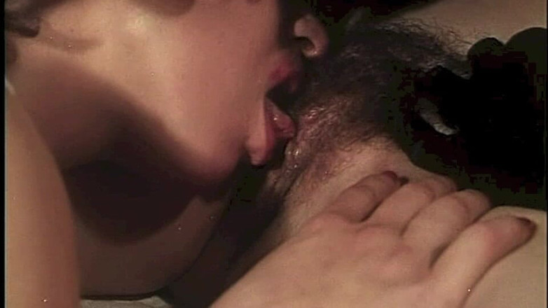 Inhonorof porn: बालों वाली चूत चाटने के साथ विंटेज लेस्बियन तीन लोगों की चुदाई