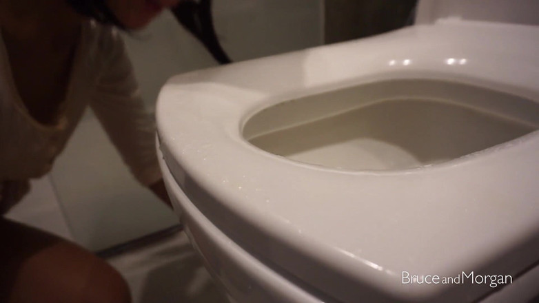 Bruce-and-Morgan: Piss and cum licking in the bathroom