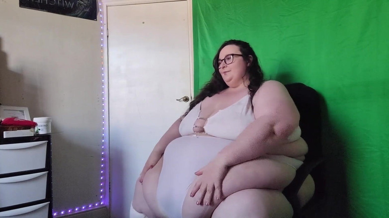 SSBBWLadyBrads: SSBBW apertada calcinha branca calcinha fio dental tentativa na parte 2