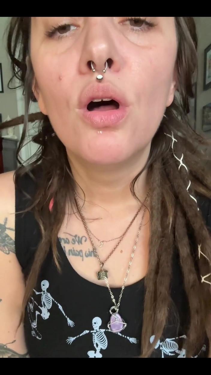 Chery Trees: Sana duman üflüyor ve salya akıtıyor