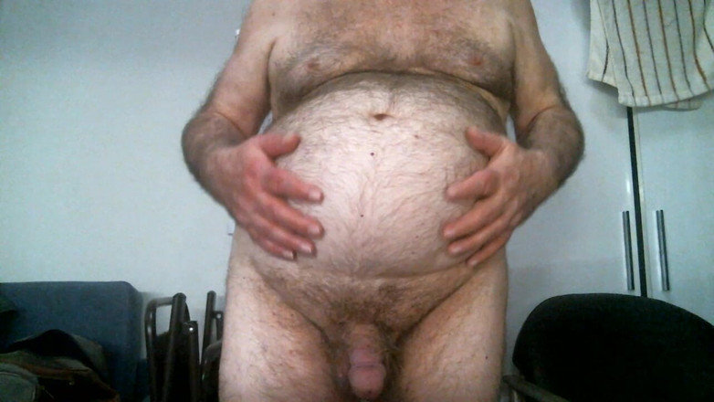 Coach Karl dude lodge: Allenatore Karl pancia e struscia il capezzolo