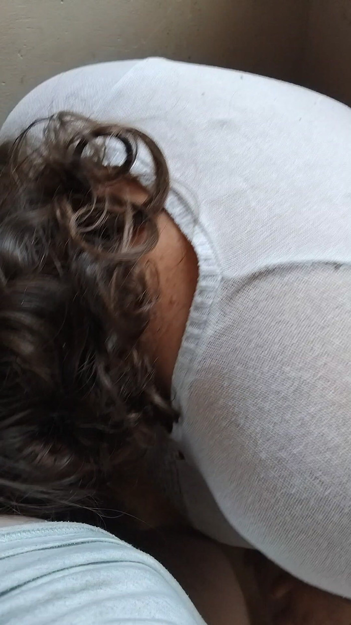 hothouse18xxx: Відео 03 Пасинок ховається і мастурбує, потім зловив мачуху за пестощами пальцями, він пішов на допомогу і трахнув її в туалеті