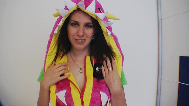 Sexy Amateurz: Tânără drăguță în costum extraterestru
