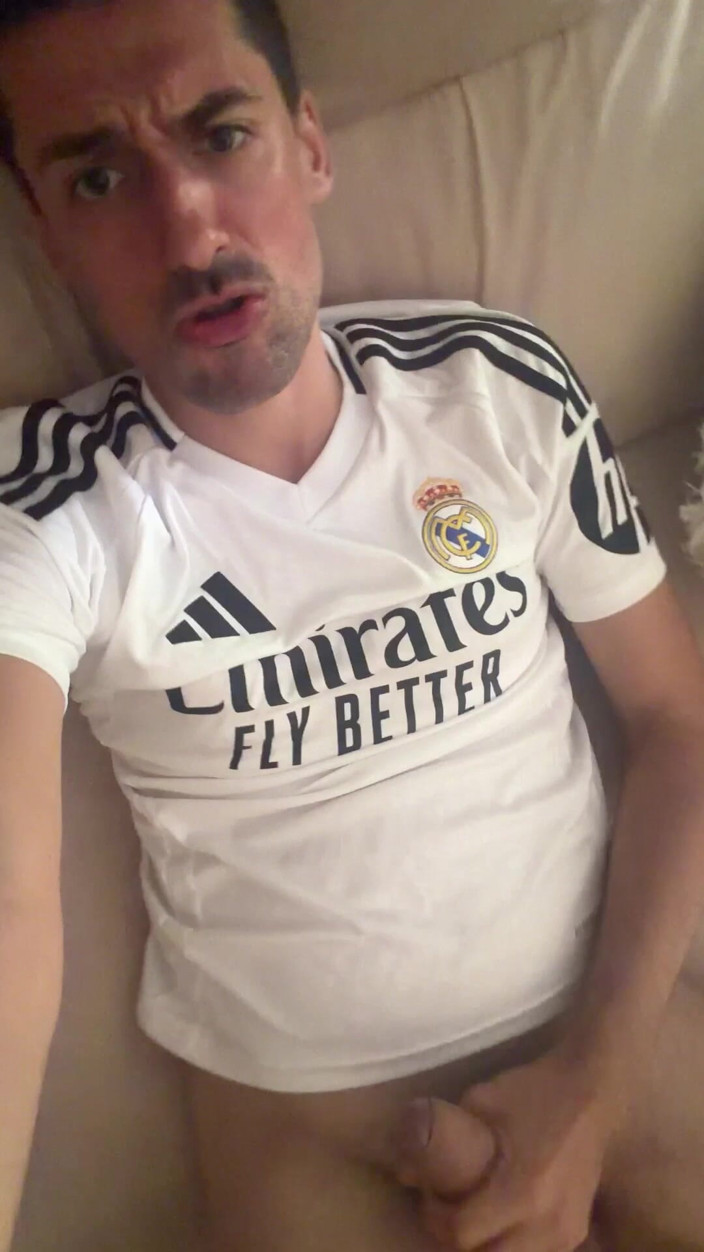 Liam Harding: Hot Daddy Jerks off and Cums Like a Fountain