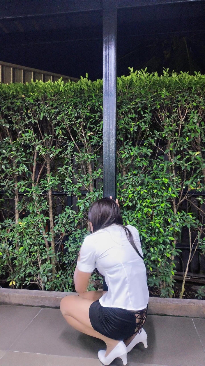 Menaiisd: Ma tapette se comporte comme une salope.