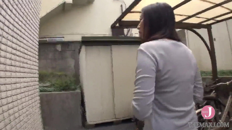 Celebrity Japan: La linda dama de la esquina, ¡su primera aparición en video...