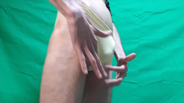 HeIsSooThin: Prueba De Dos Tangas Amarillos