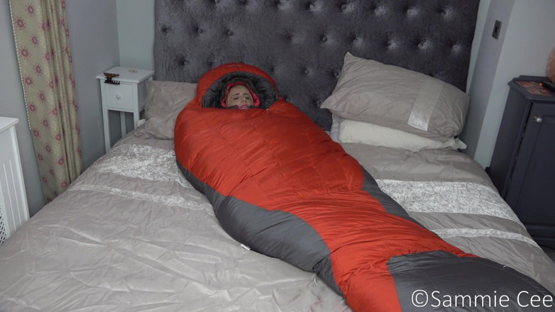 Sammie Cee: Down Jacket dan Bedroll melancap