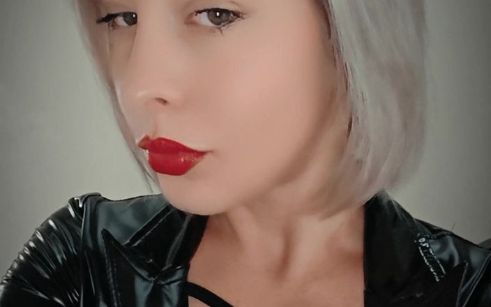 DeesseJulia: POV: Otrok u mých nylonových nohou - Paní Julia
