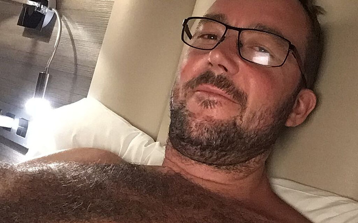 Mozzbear: Moi en train de jouir.