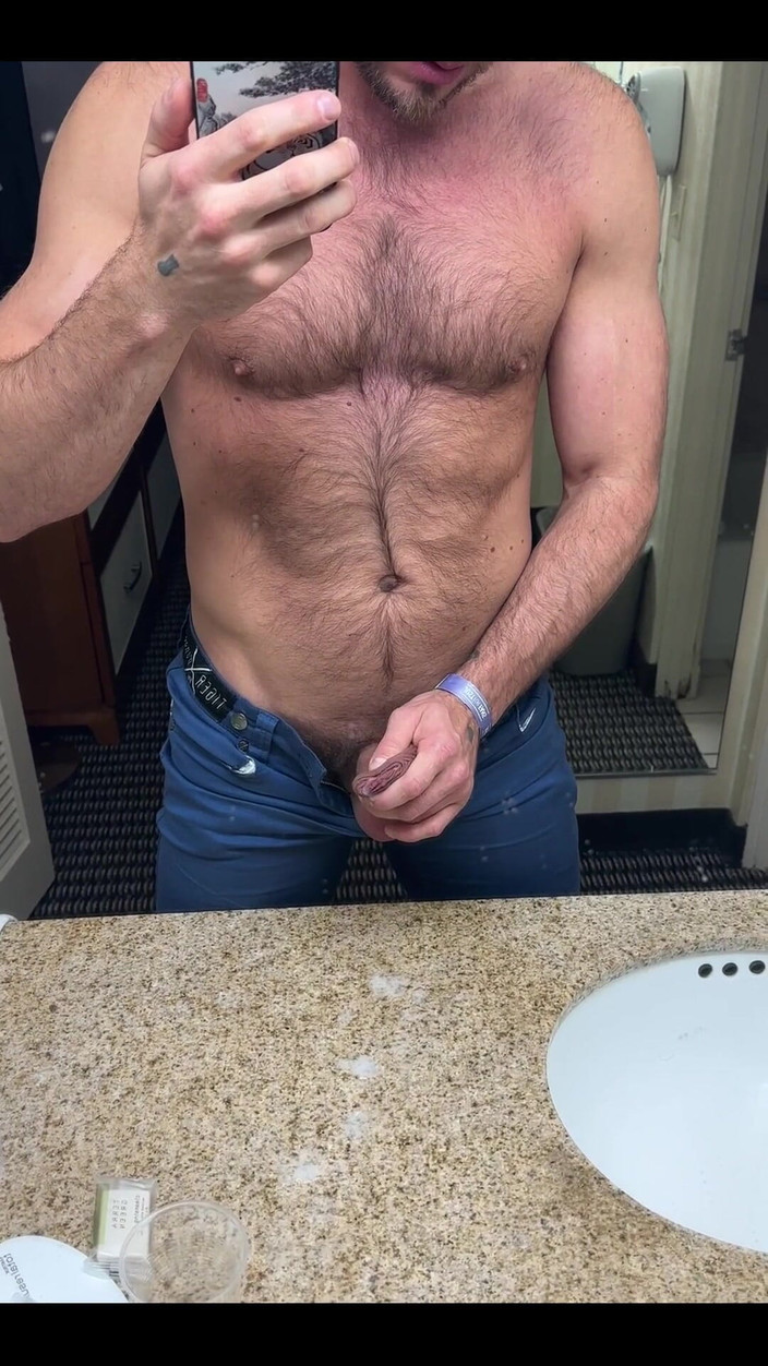 Wade Wolfgar: Cuma bidik pantat bahenol cewek ini